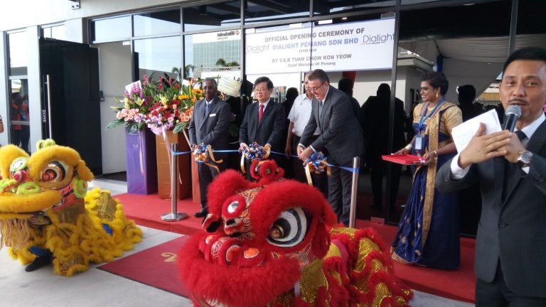 Dialight plant ribbon cutting ceremony.