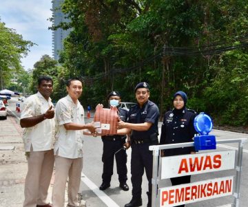 Rasa Sayang treats uniformed members for refreshments