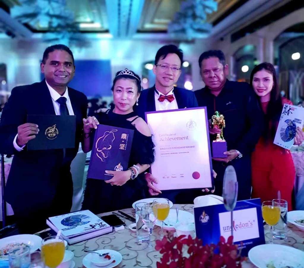Ong (thrid from right) with his co-founders.