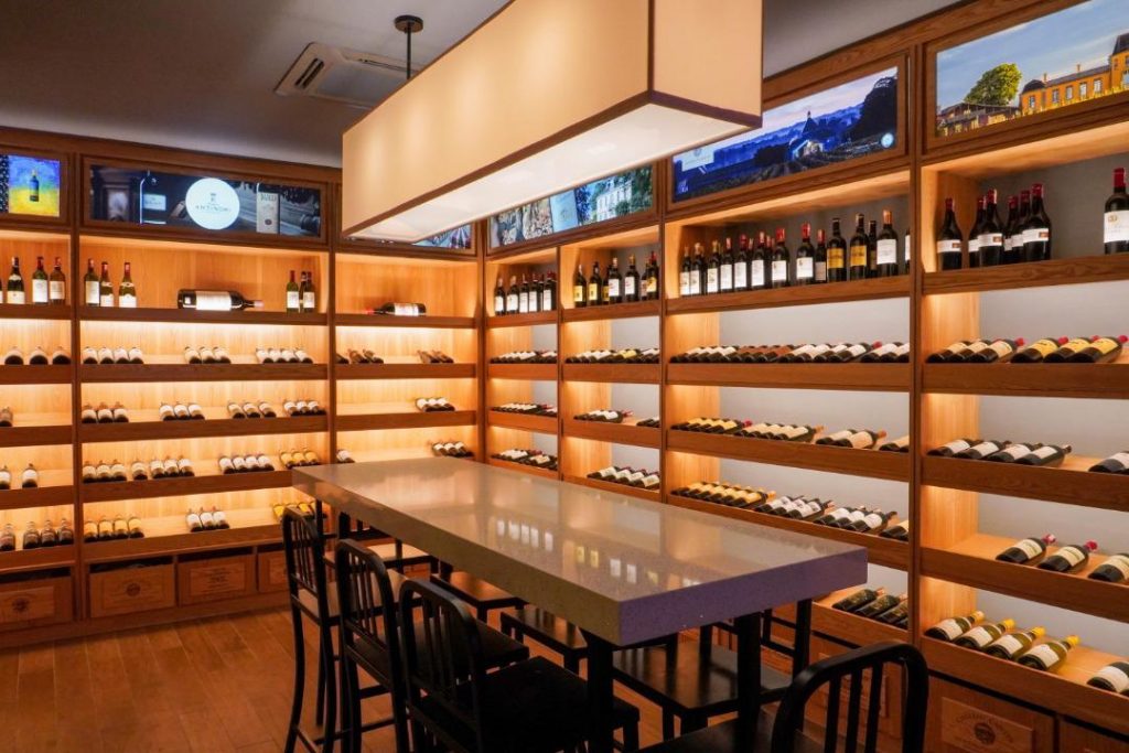 Cosy corner at LV to enjoy your drinks.