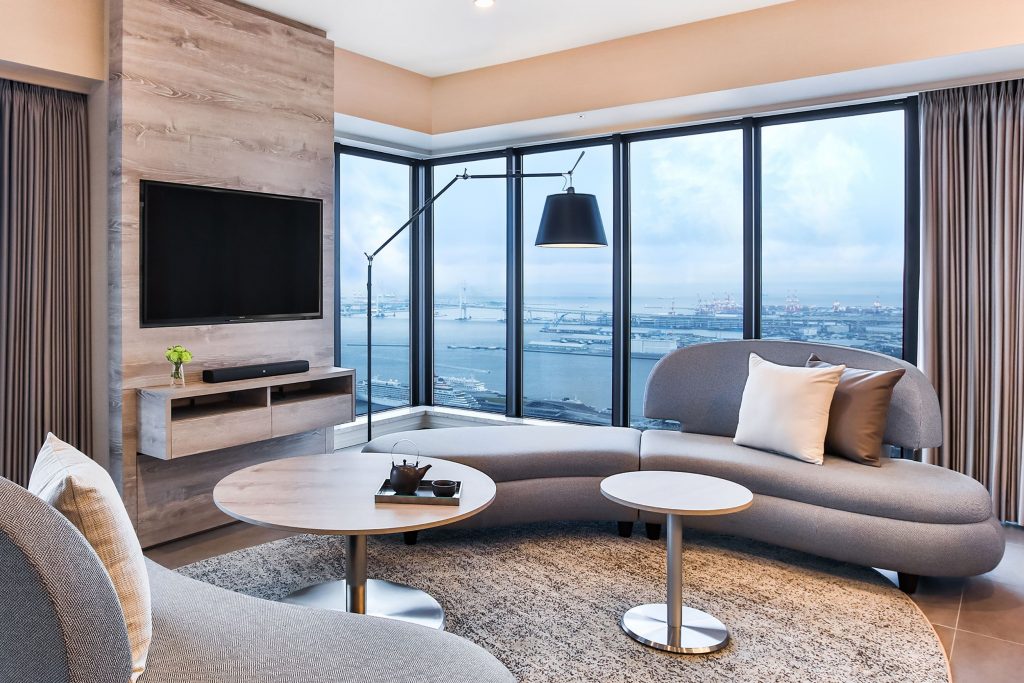 Three bedroom living room.