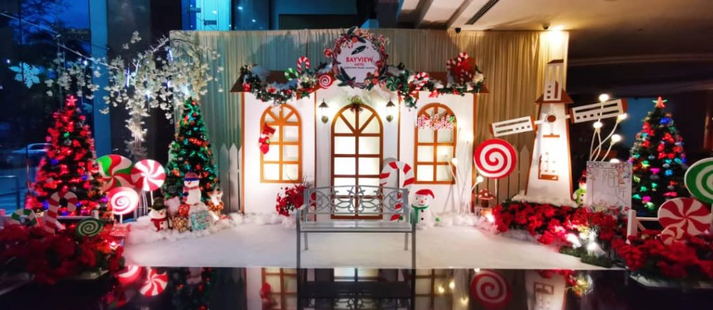 Bayview Hotel Georgetown's Whimsical Wonderland setting at its lobby.