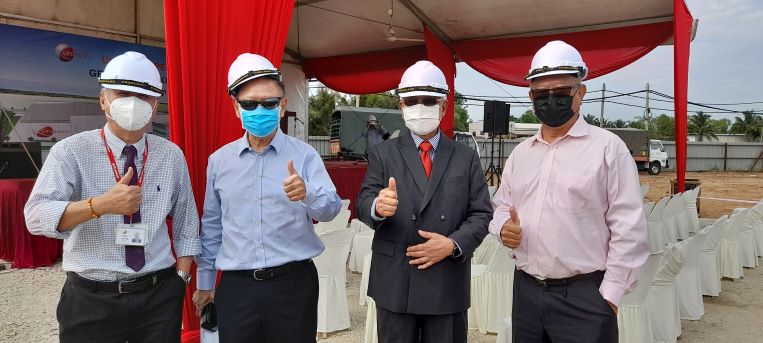 Chia (second from left) with the board of directors and senior management team