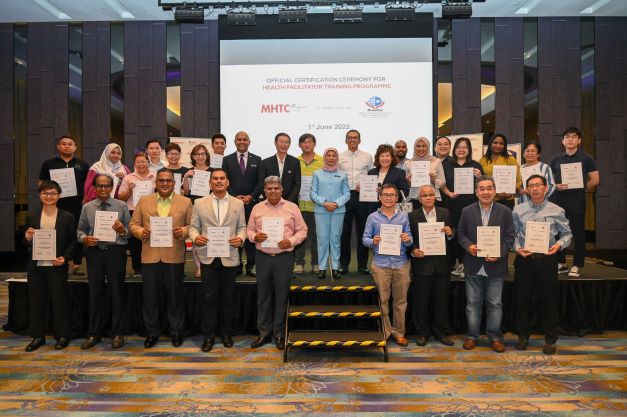 YB Dato Sri Hajah Nancy Shukri with Programme Participants