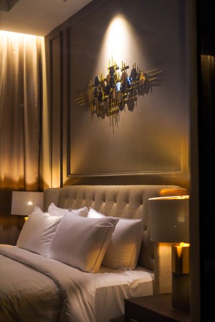 The Luxury Room (2)