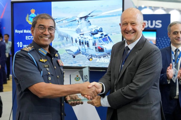 Airbus Helicopters Head of Asia-Pacific, Vincent Dubrule and the Chief of Air Force, General Tan Sri Dato’ Sri Mohd Asghar Khan bin Goriman Khan RMAF