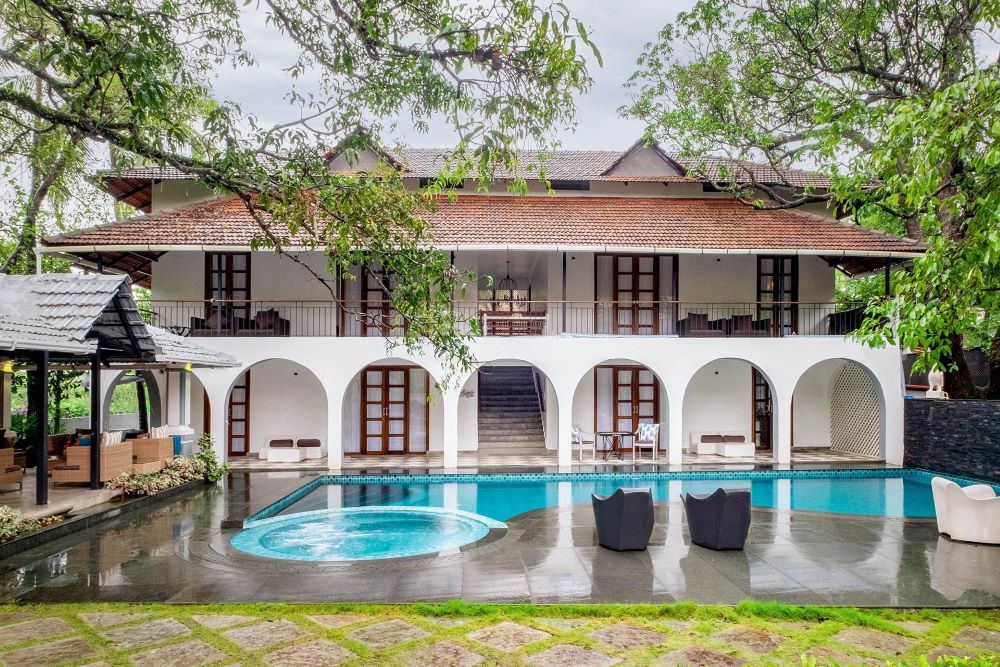 Bastora House - Facade