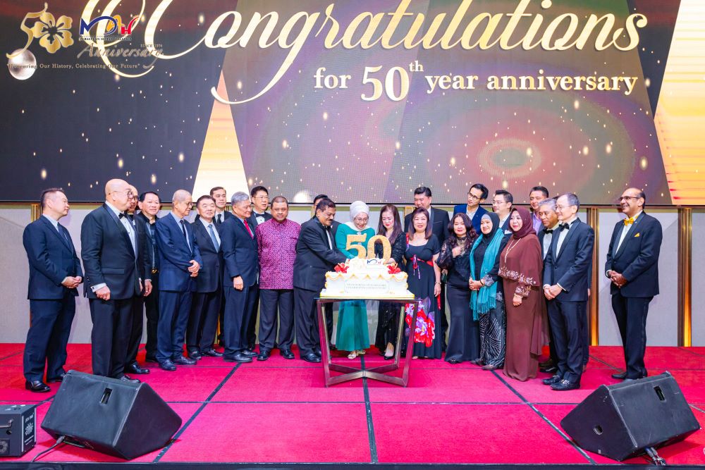 Mah anniversary cake