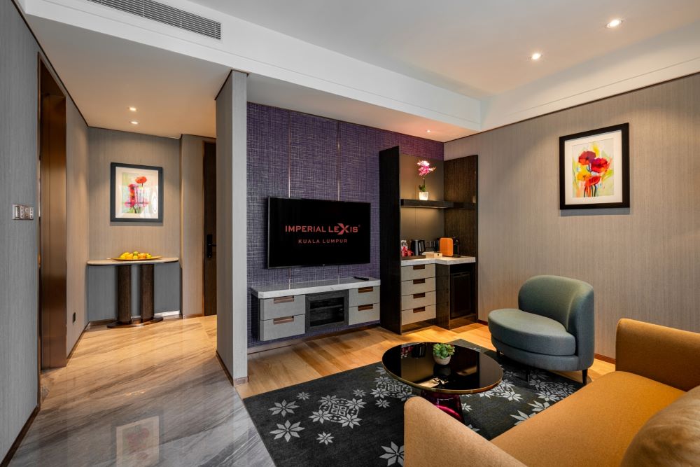 Panorama-Pool-Suite-03