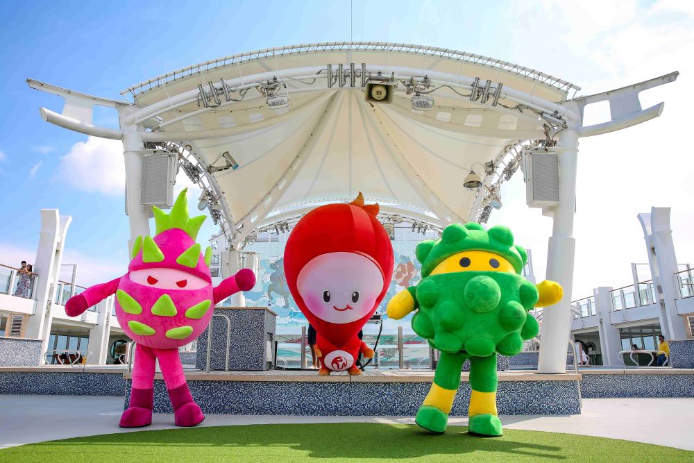 Durian Party 1 Pin Pin & BBDurian Friends