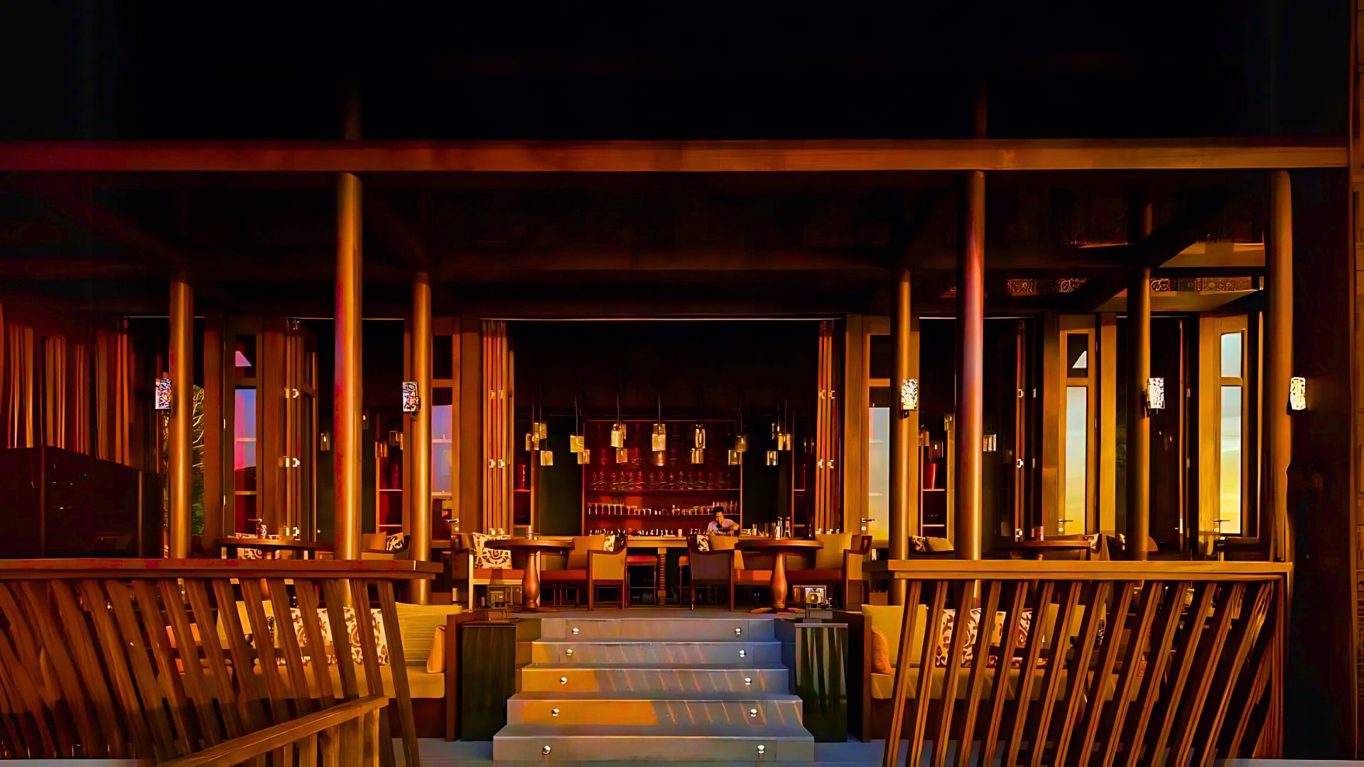 Horizon indoor bar